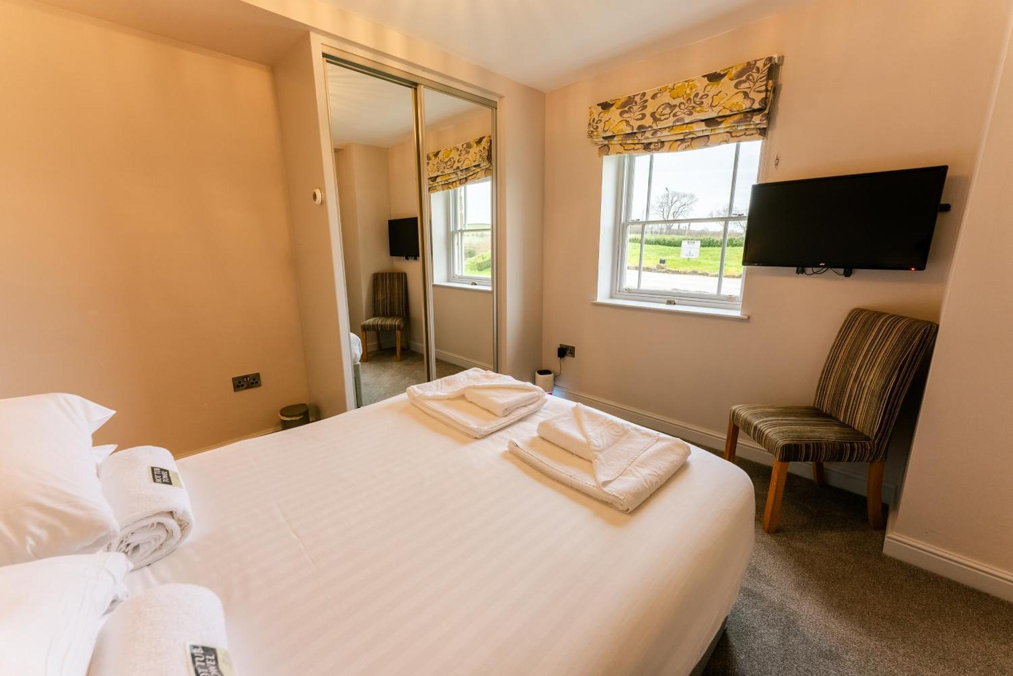 Oakerthorpe Village Farm stay